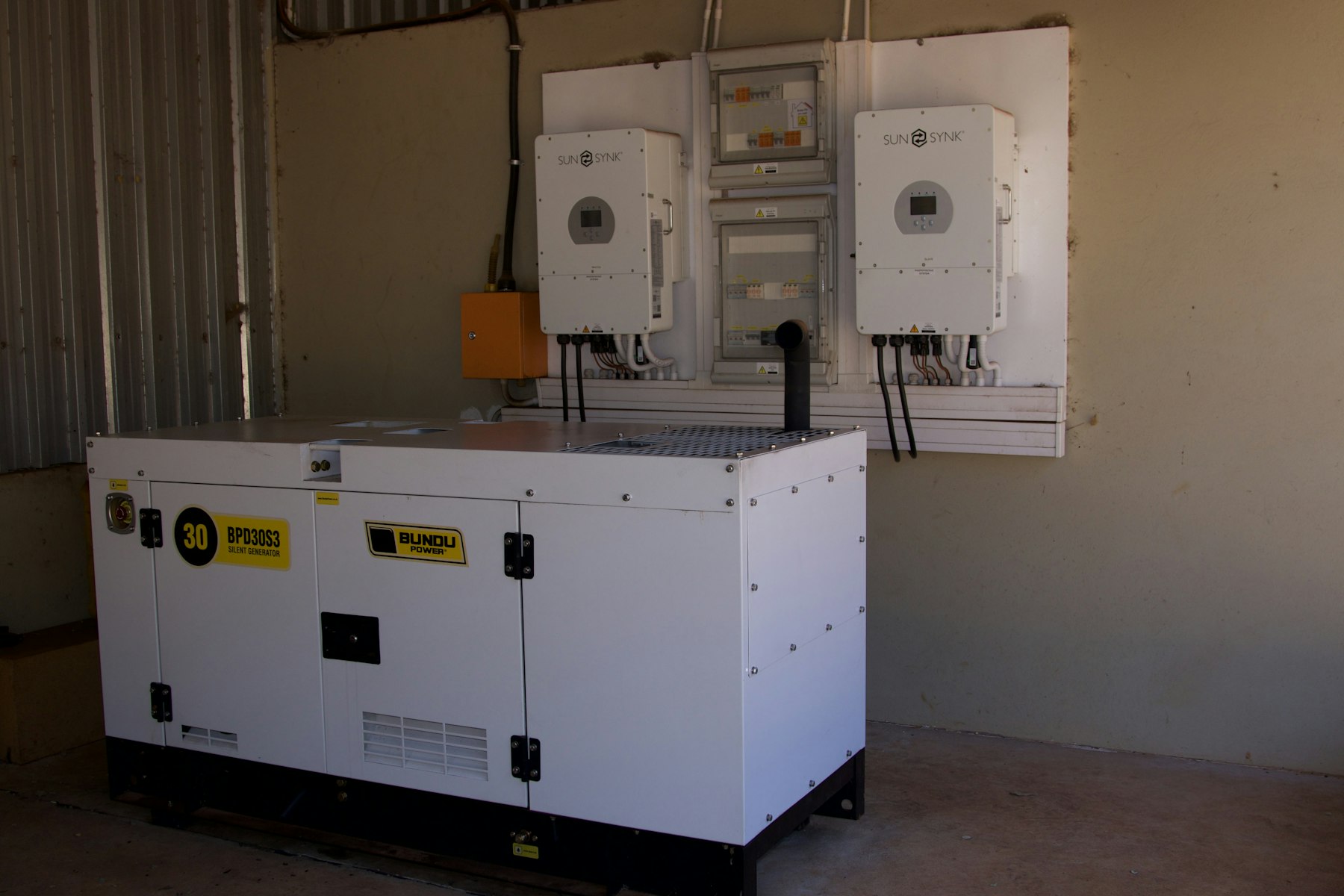 Industrial generator set installed at a remote site