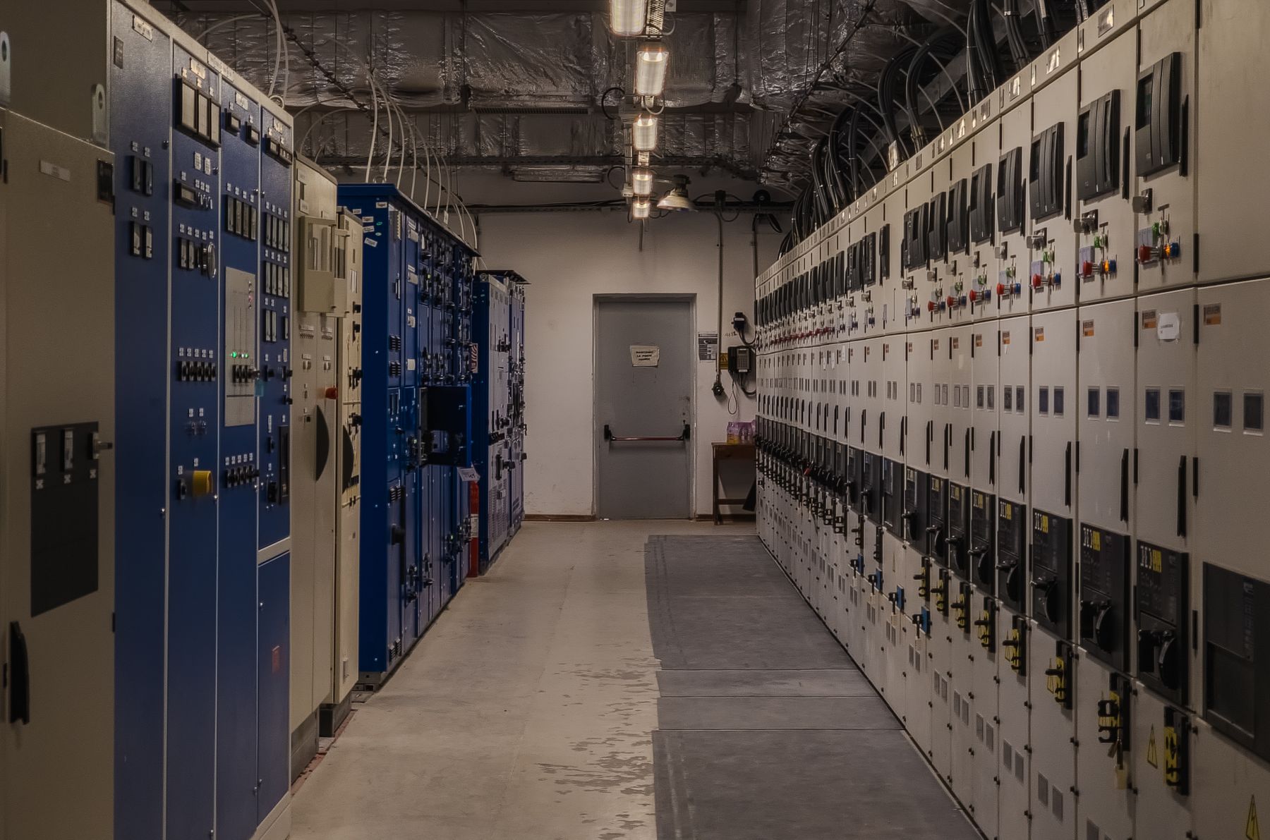 Critical power distribution and switchgear systems